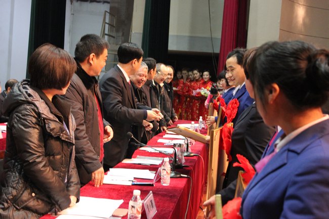 颁奖.JPG 颁奖.JPG