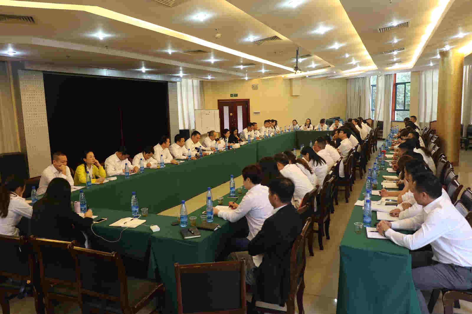 会议整体图.JPG