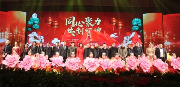 合影.jpg 合影.jpg