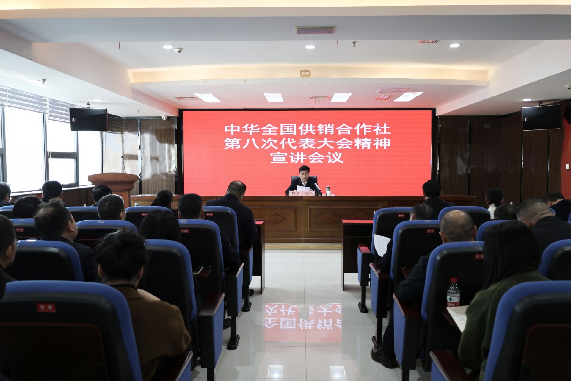 学习贯彻“八代会”精神  奋力谱写高